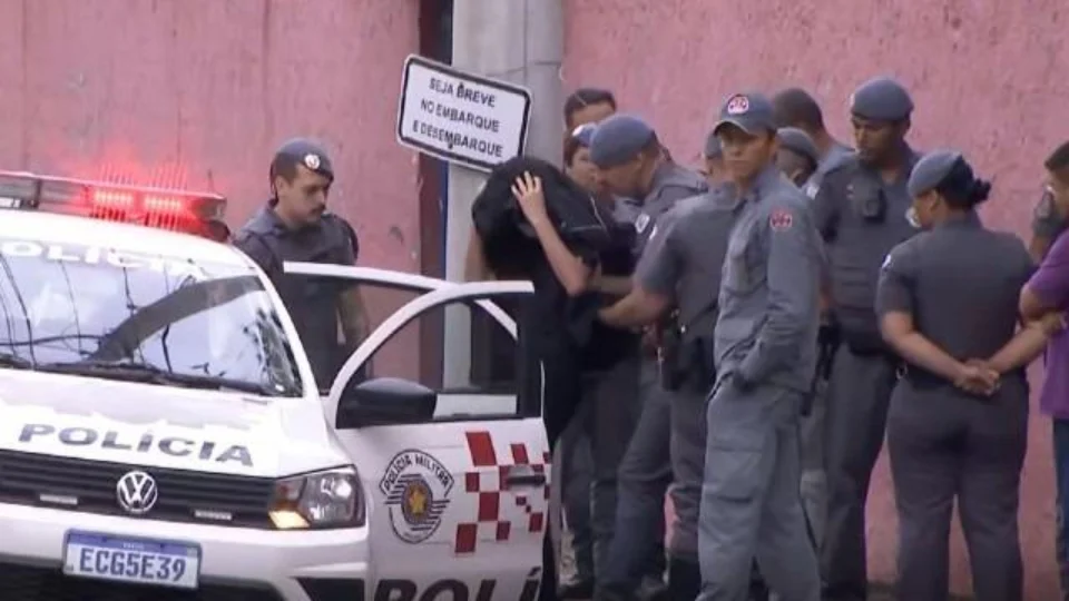 Professora morre esfaqueada após ataque em escola de SP; veja vídeo