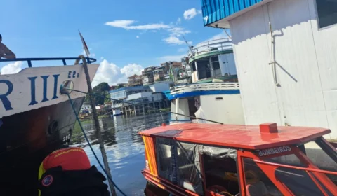 Homem morre afogado após cair perto de barco em Manaus; veja vídeo