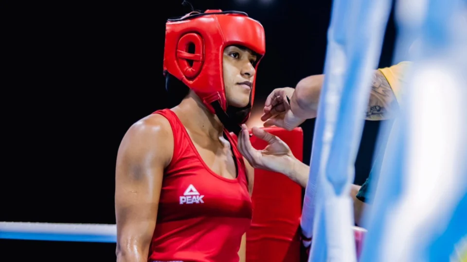 Mundial de Boxe: Bárbara Santos vence na estreia e vai às quartas de final