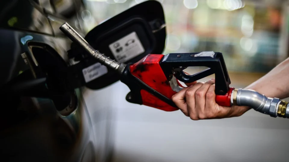 Etanol está mais competitivo em relação à gasolina apenas no AM, diz ANP