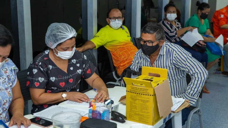 Comunidade Fazendinha recebe serviços da UBS Móvel em Manaus