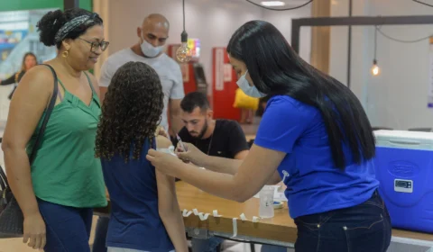 Semus realiza vacinação contra a Covid-19 no Palmas Shopping, sábado (11)