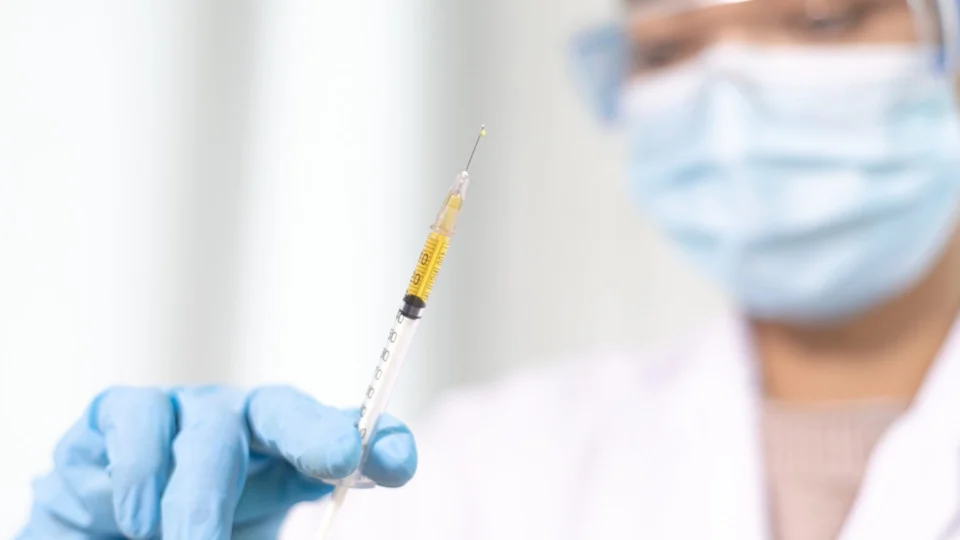 Vacinação contra Mpox começa no Brasil nesta segunda (13)