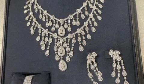 Bolsonaro tentou transportar de forma ilegal joias de R$ 16 milhões, diz jornal