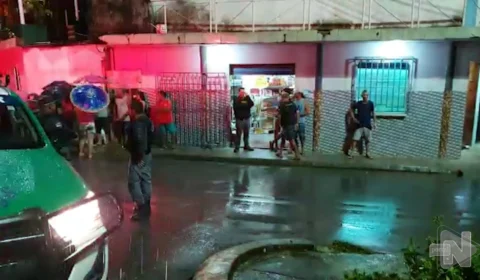 VÍDEO: adolescente de 15 anos é baleado por tentar fugir de assalto em Manaus
