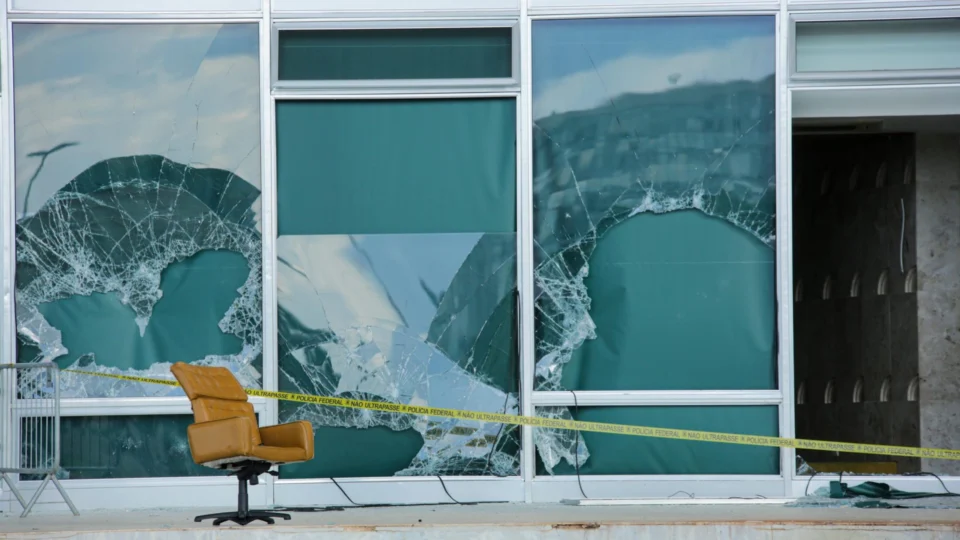 Atos Golpistas: PGR vai investigar militares por envolvimento no 8 de janeiro