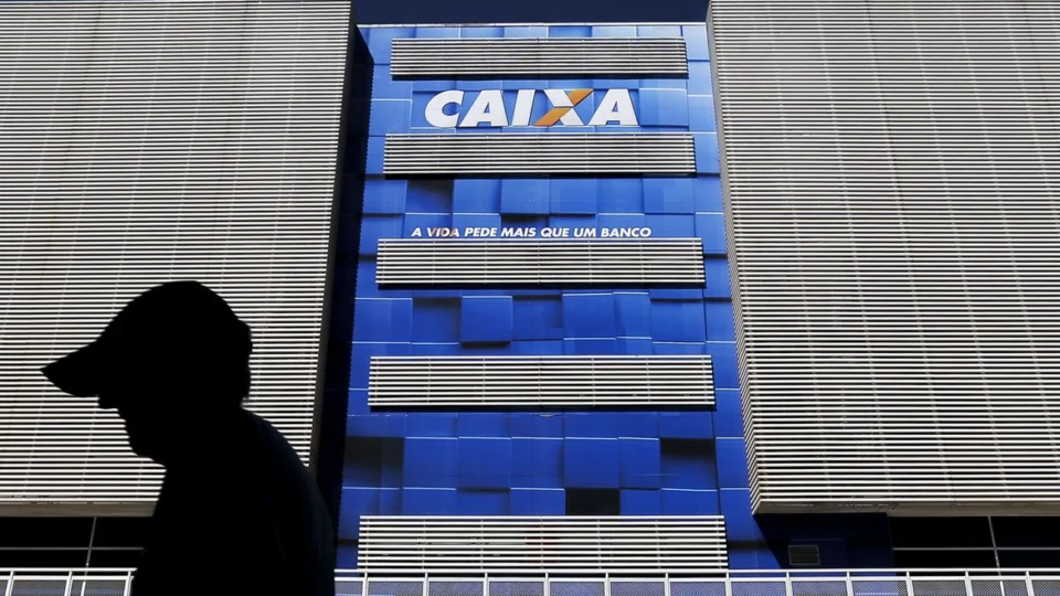 Caixa retoma oferta de consignado do INSS após publicação de nova taxa no DOU