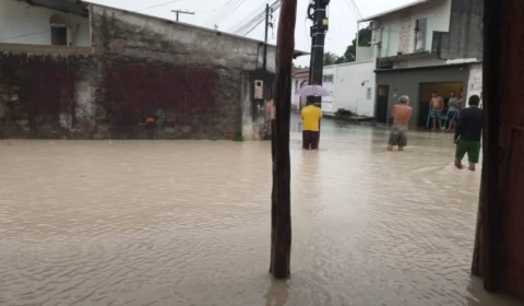 VÍDEO: chuva provoca ao menos 15 ocorrências nas zonas de Manaus