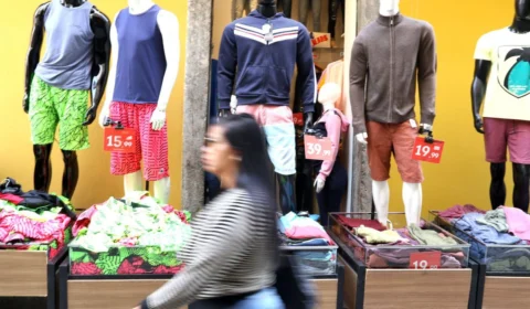 Com recuo de 1,6%, confiança do comércio atinge menor nível desde 2021