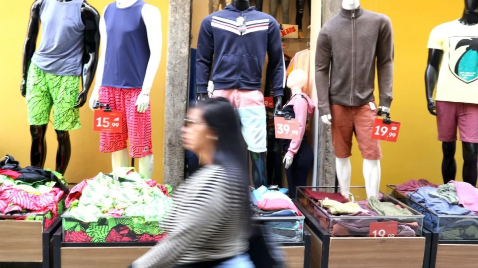 Com recuo de 1,6%, confiança do comércio atinge menor nível desde 2021