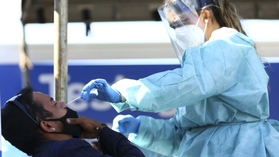 Covid-19: OMS afirma que variante Ômicron é predominante e continua evoluindo