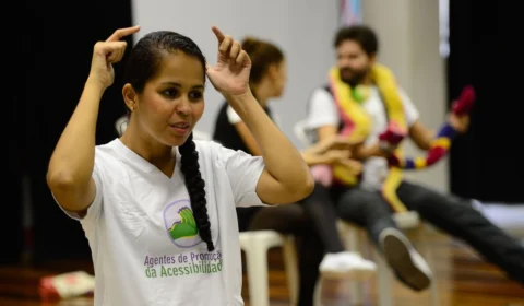 Projeto de extensão da UEA oferta curso gratuito de Libras no Amazonas