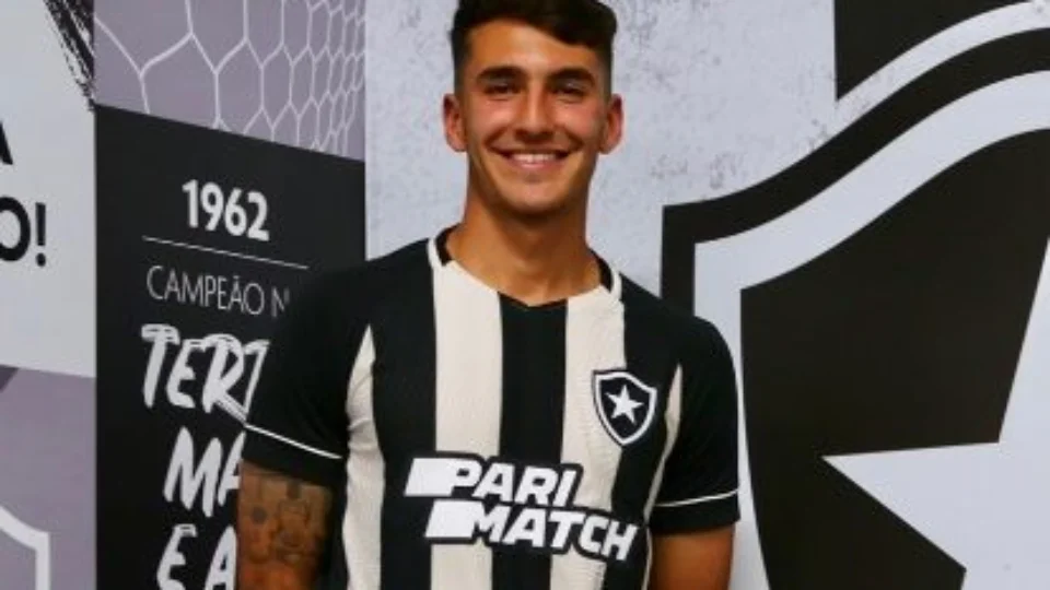 Botafogo anuncia a contratação do filho de Loco Abreu, ídolo do clube