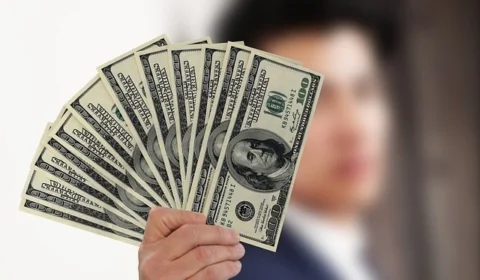 Dólar cai para R$ 5,10 em dia de divulgação do novo arcabouço fiscal