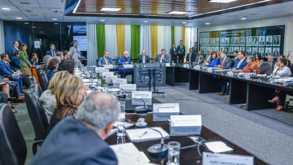 Mudança na mistura do diesel é confirmada e pode impactar de R$ 0,02 nas bombas