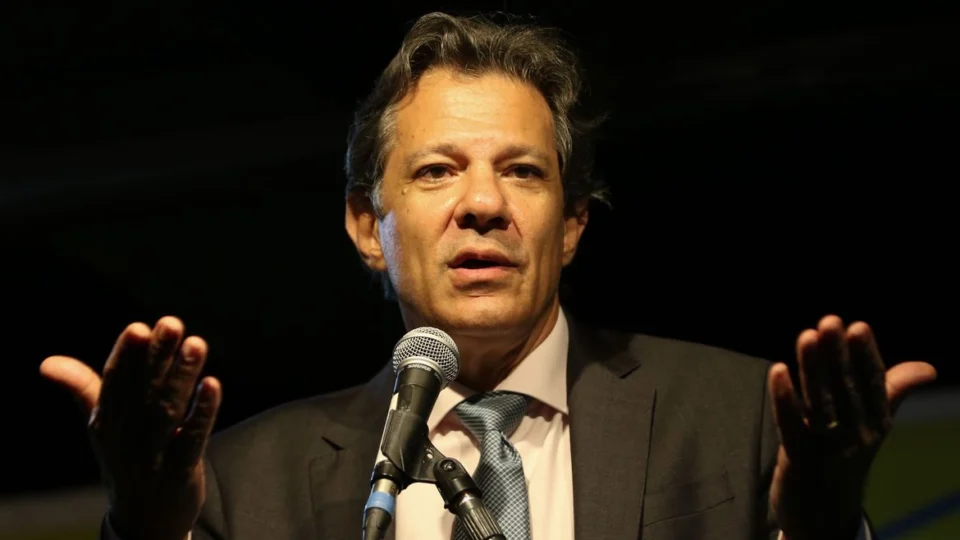 Haddad critica questão dos diamantes de Bolsonaro e fala sobre ‘Desenrola’