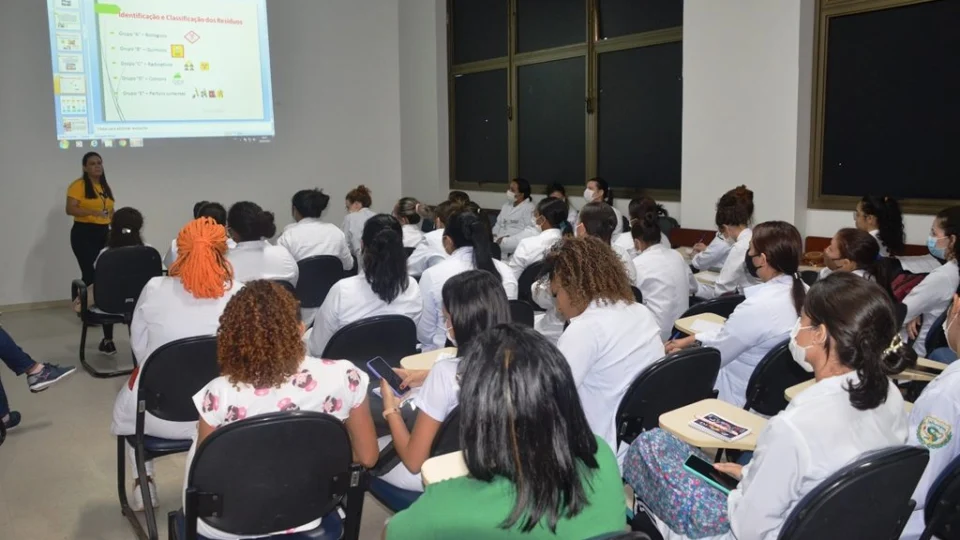 Curso sobre manuseio de resíduos é ofertado para alunos de enfermagem no TO