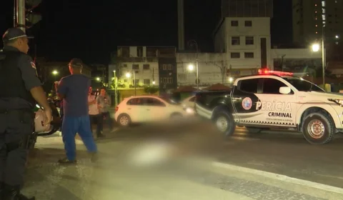 VÍDEO: homem morre após ser esfaqueado na praça Tenreiro Aranha de Manaus