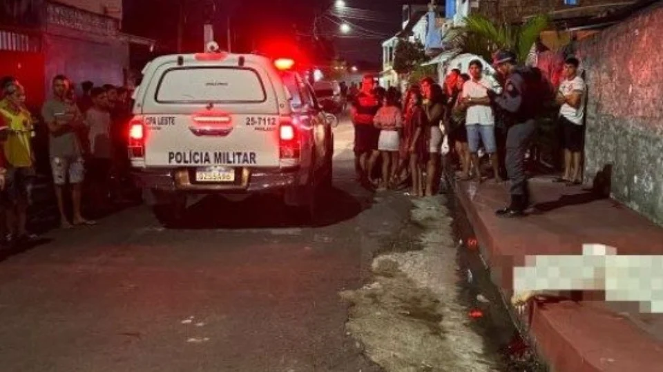Homem é surpreendido por suspeitos armados e morto a tiros na Zona Leste de Manaus