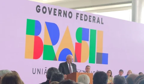 Lula relança Bolsa Família, critica Petrobras e pede fiscalização do CadÚnico