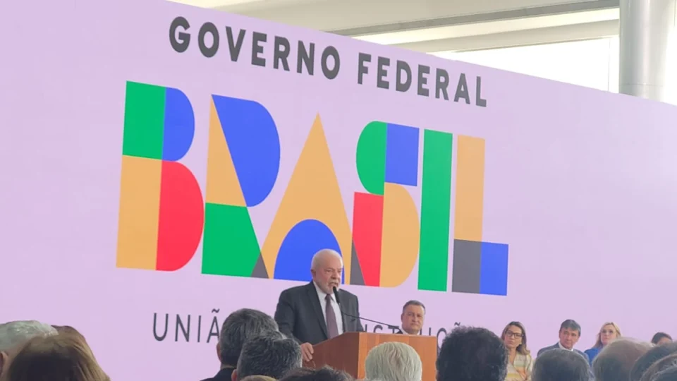 Lula relança Bolsa Família, critica Petrobras e pede fiscalização do CadÚnico