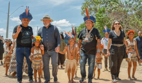 ‘Indígenas estão brigando por aquilo que é seu’, diz Lula em Roraima