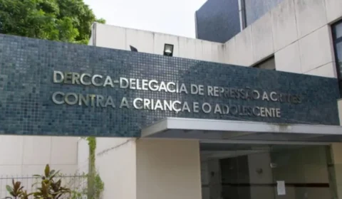 Mãe é presa por vender cenas de sexo com a própria filha por até R$ 80 no PR