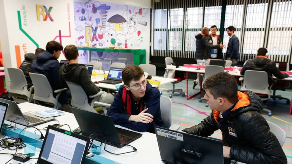 Saiba o que é e como atua um investidor-anjo no mundo dos negócios