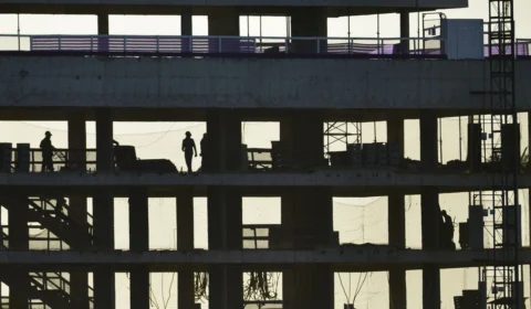 Mais de 14 mil obras estão paradas no Brasil, diz Lula