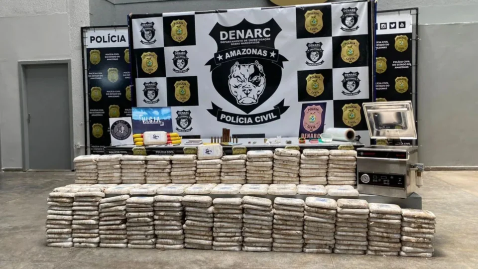 PC-AM apreende 300 kg de cocaína e prende 2 homens na Zona Leste de Manaus