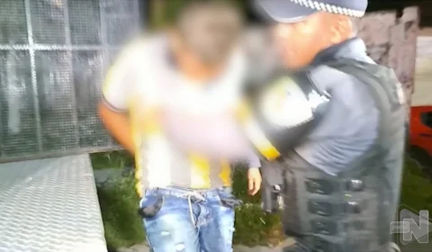 VÍDEO: polícia apreende adolescente com arma falsa e celulares em Manaus