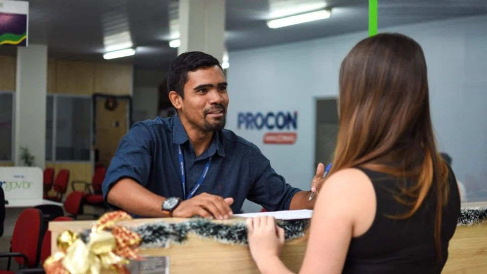 Procon-AM promove renegociação de dívidas para consumidores de água e luz