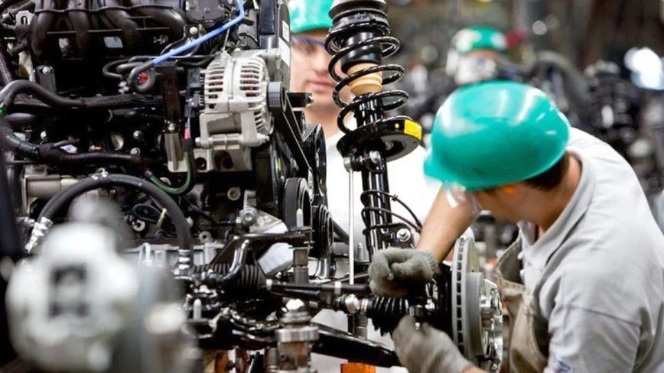 Produção industrial cai 0,3% em janeiro ante dezembro, afirma IBGE