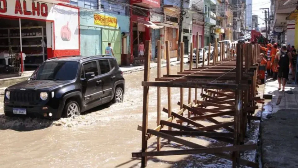 SGB alerta que Rio Negro deve alcançar cota de inundação em Manaus