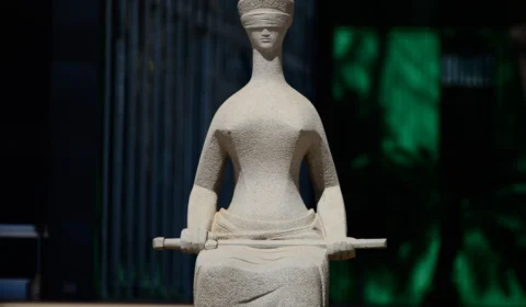 STF retorna com julgamento sobre drogas, posse de Zanin e Barroso presidente