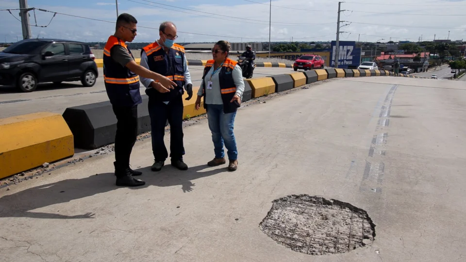 Viaduto do Manoa é interditado para obras de reparo em Manaus