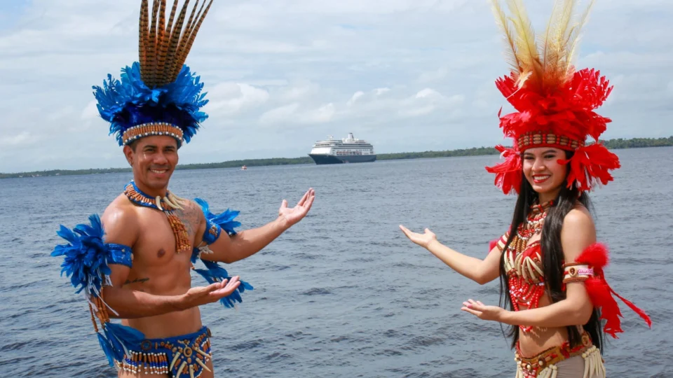 Temporada de Cruzeiros: ‘Volendam’ traz mais de 2 mil turistas a Manaus