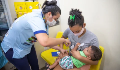 Vacina CoronaVac volta a ser oferecida para crianças na segunda (13), em Manaus