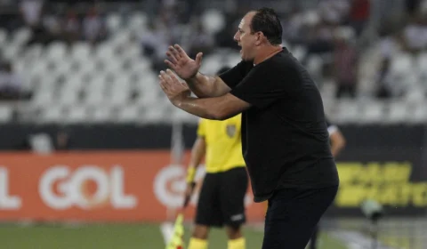 ‘Segue teu rumo, Rogério’, pede torcida do São Paulo à diretoria do clube