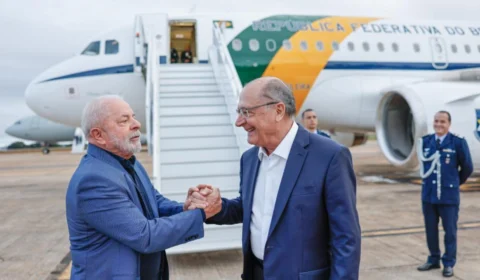 Lula embarca com comitiva para China nesta terça-feira (11)