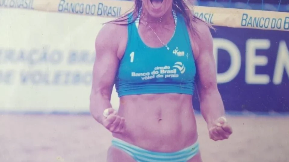 Ex-jogadora de vôlei que agrediu entregadores é indiciada por agressão no RJ