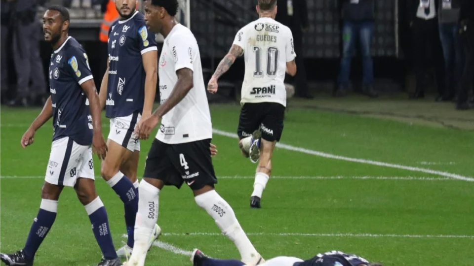 Corinthians passa por sufoco durante jogo, mas vence Remo por 2 a 0