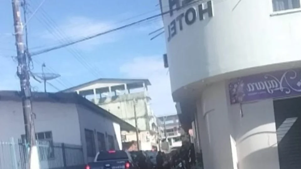 VÍDEO: corpo com perfuração de faca é encontrado dentro de hotel em Coari-AM