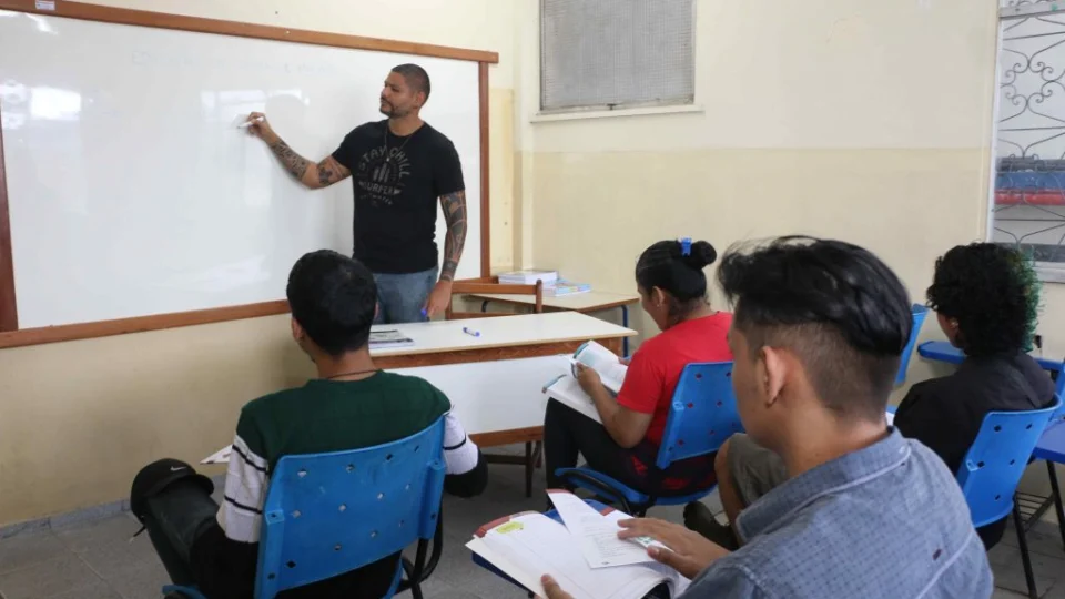 Ensino Médio: MEC ouvirá 100 mil estudantes e professores em pesquisa online