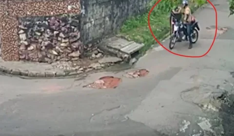 VÍDEO: estudante é assaltada por motoqueiro na Compensa, em Manaus