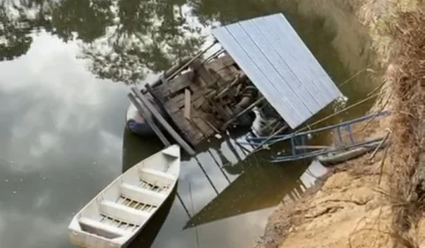 Flutuante que ajuda em coleta de água afunda e deixa cidade desabastecida em RR
