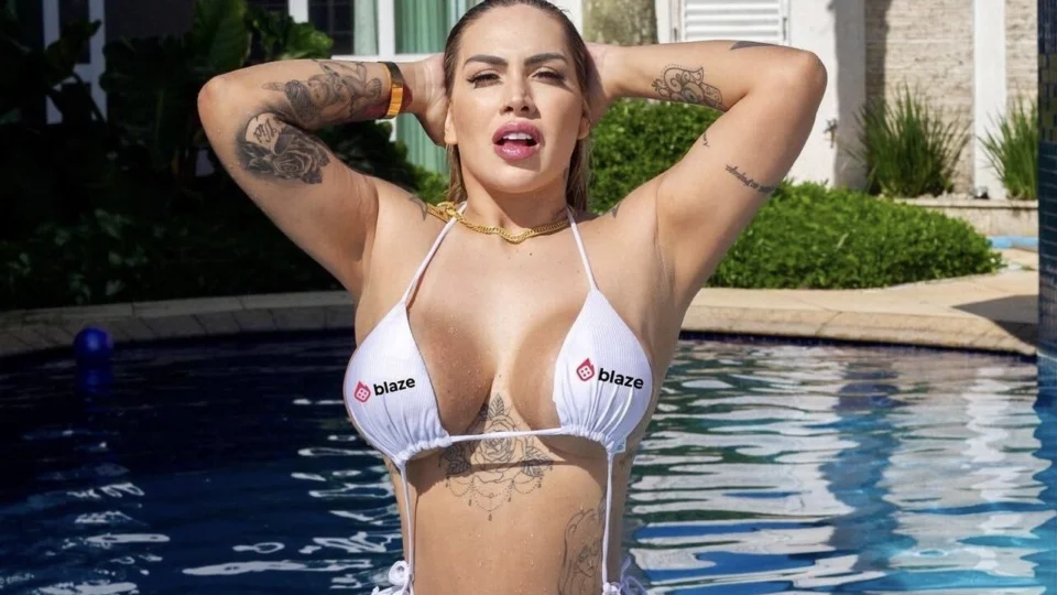 Juju Ferrari mostra cintura finíssima após procedimentos: ‘Não tirei a costela’