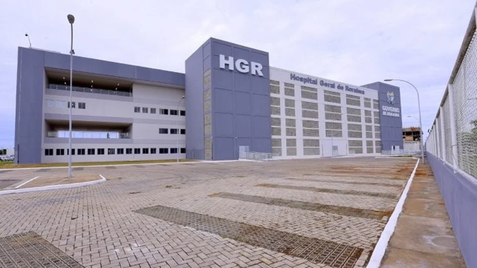 VÍDEO: Elevador do HGR quebra e servidores usam rampas para transportar pacientes