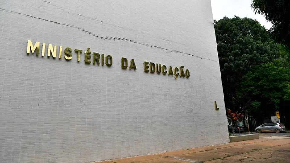 Novo Ensino Médio: MEC deve suspender calendário de implantação do modelo