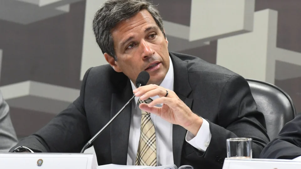 Campos Neto aponta ‘falta de conhecimento’ em críticas de Lula ao BC